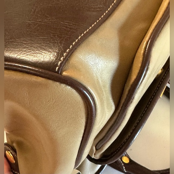 Vintage Capezio Tan Brown Trim Faux Leather Top Handbag Crossbody W Bag Charm - Picture 14 of 16